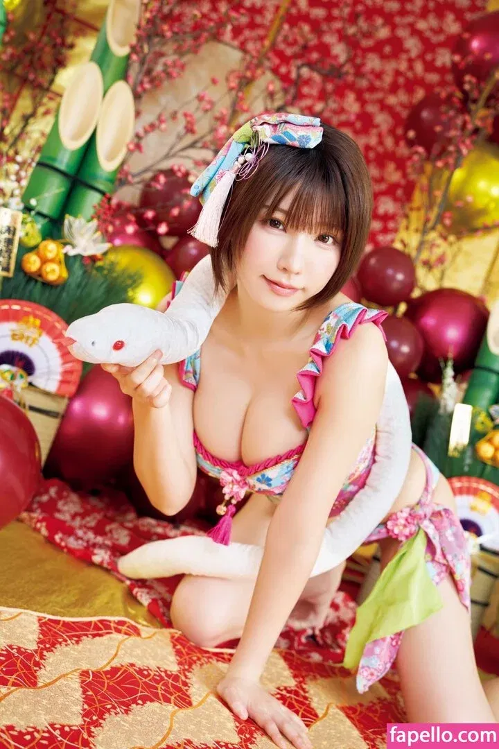 Enako / enako_cos / enakorin / えなこ Onlyfans Photo Gallery 