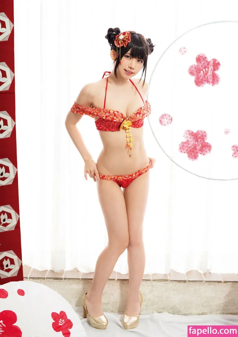 Enako / enako_cos / enakorin / えなこ Onlyfans Photo Gallery 