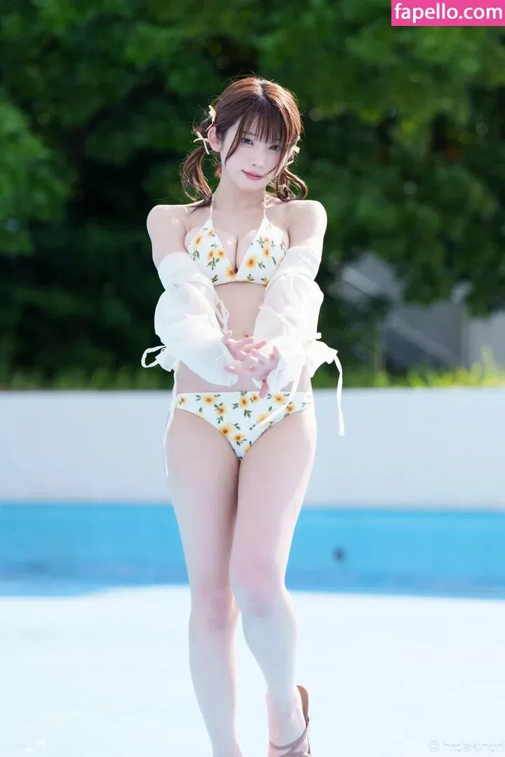 Enako / enako_cos / enakorin / えなこ Onlyfans Photo Gallery 