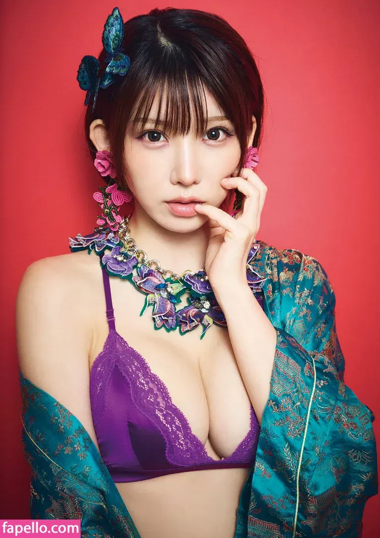Enako / enako_cos / enakorin / えなこ Onlyfans Photo Gallery 