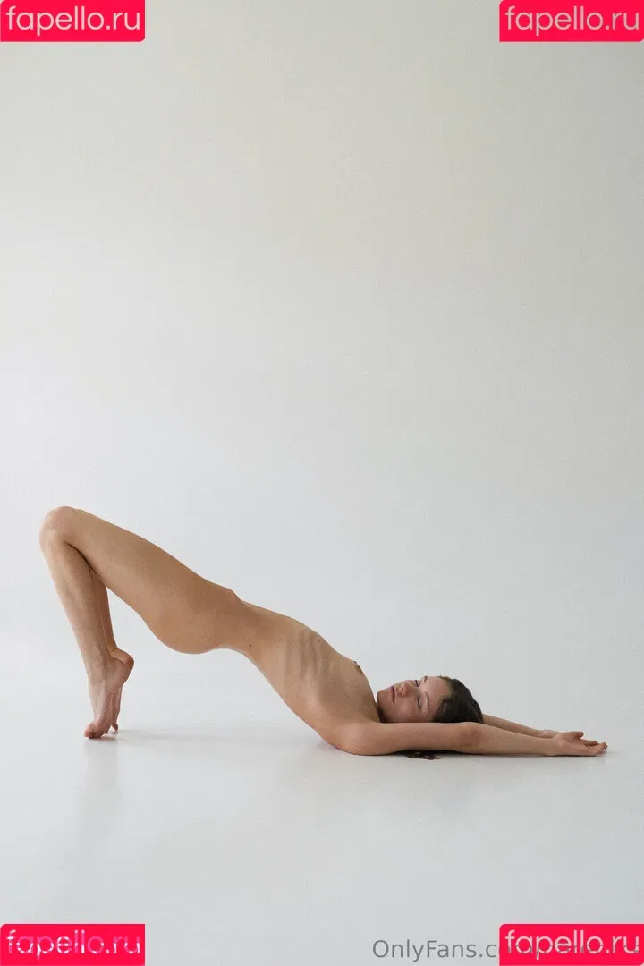 G.Q / hareniks / 𝐍𝐈𝐊𝐊𝐈 Onlyfans Photo Gallery 