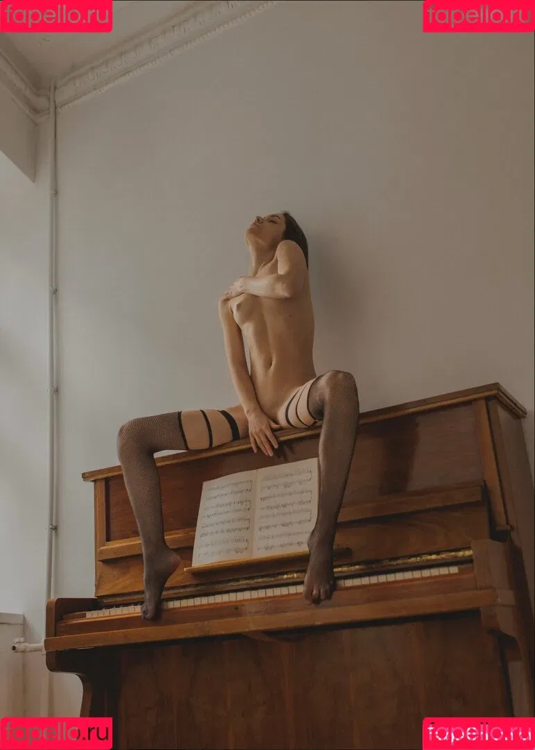 G.Q / hareniks / 𝐍𝐈𝐊𝐊𝐈 Onlyfans Photo Gallery 