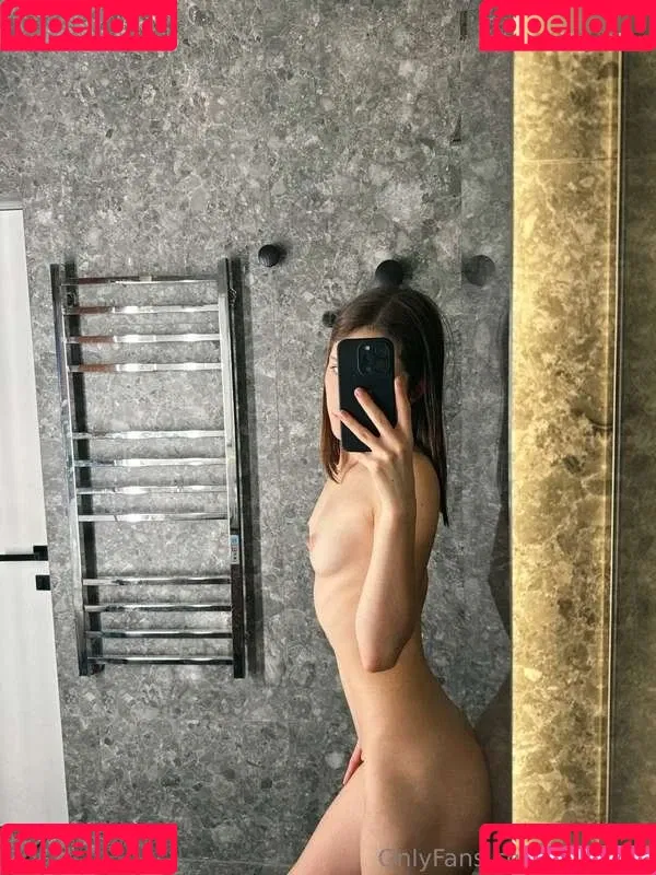 G.Q / hareniks / 𝐍𝐈𝐊𝐊𝐈 Onlyfans Photo Gallery 