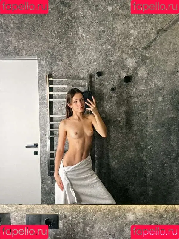 G.Q / hareniks / 𝐍𝐈𝐊𝐊𝐈 Onlyfans Photo Gallery 