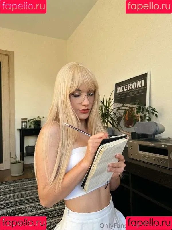 G.Q / hareniks / 𝐍𝐈𝐊𝐊𝐈 Onlyfans Photo Gallery 