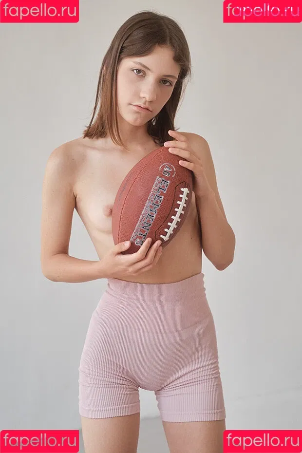 G.Q / hareniks / 𝐍𝐈𝐊𝐊𝐈 Onlyfans Photo Gallery 