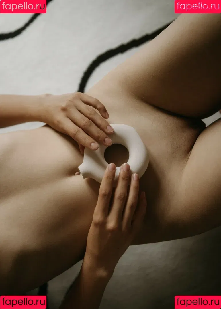 G.Q / hareniks / 𝐍𝐈𝐊𝐊𝐈 Onlyfans Photo Gallery 