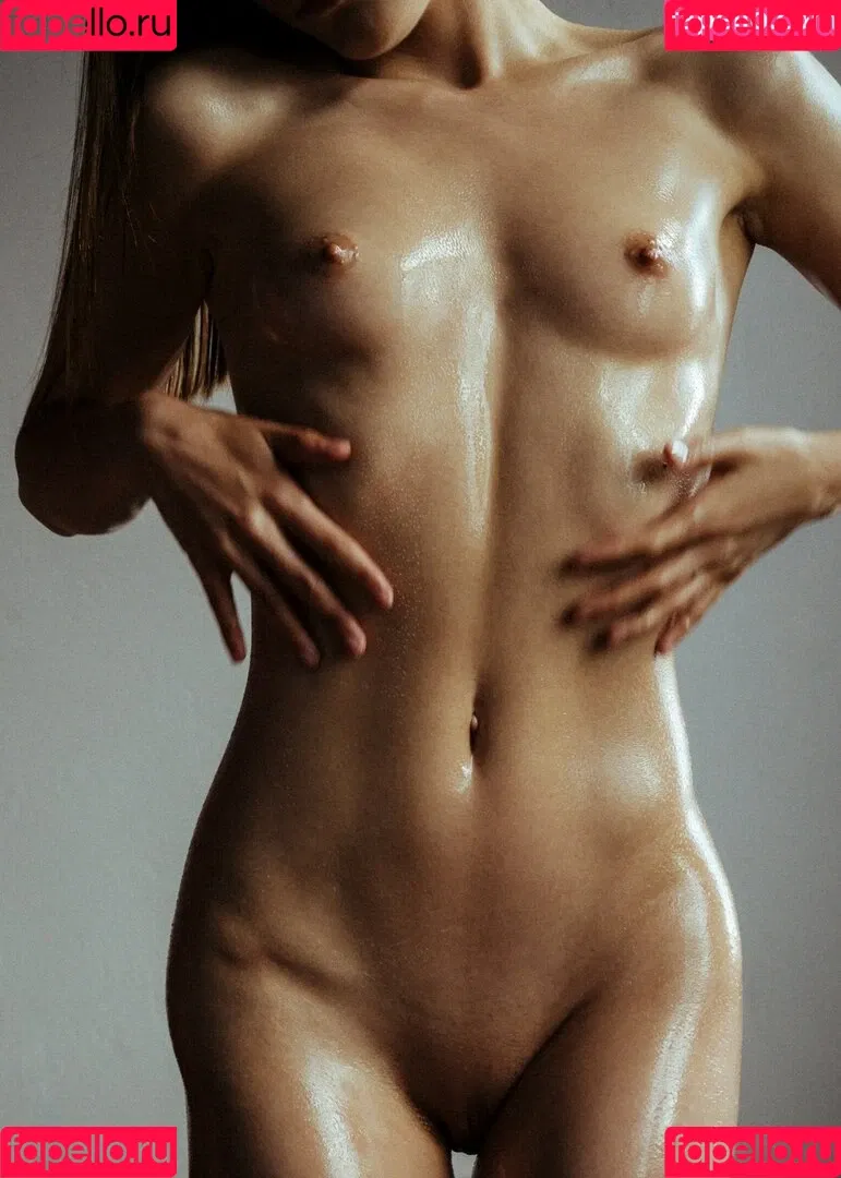 G.Q / hareniks / 𝐍𝐈𝐊𝐊𝐈 Onlyfans Photo Gallery 