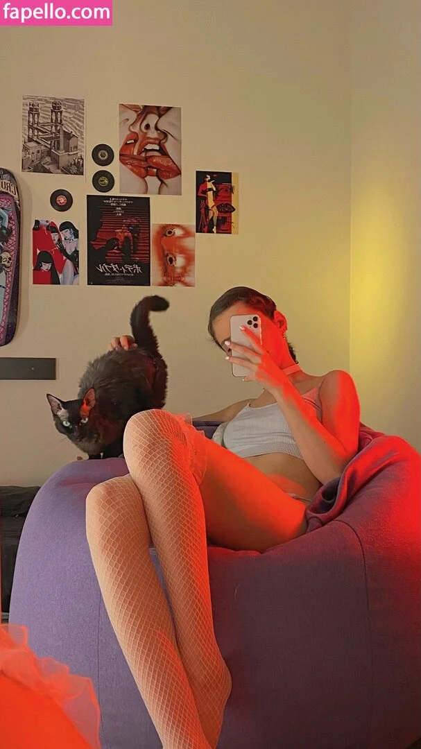 G.Q / hareniks / 𝐍𝐈𝐊𝐊𝐈 Onlyfans Photo Gallery 