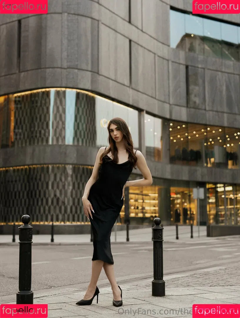 theginadivine / theginadivine.official Onlyfans Photo Gallery 