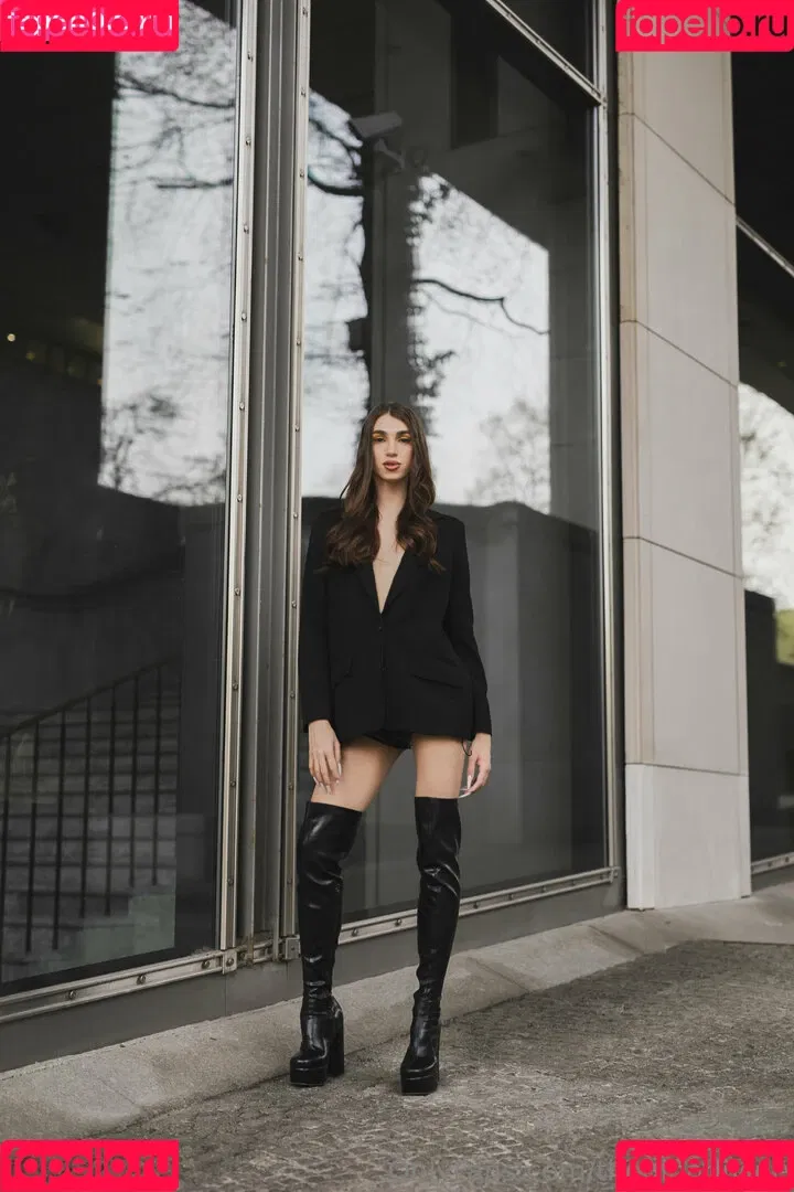 theginadivine / theginadivine.official Onlyfans Photo Gallery 