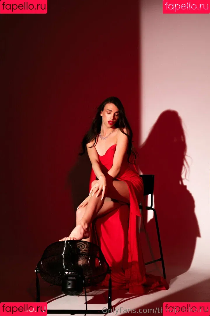 theginadivine / theginadivine.official Onlyfans Photo Gallery 