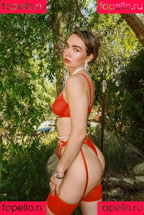 adventurewithalaska / alaskarenee Onlyfans Photo Gallery 