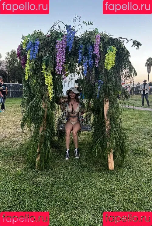 adventurewithalaska / alaskarenee Onlyfans Photo Gallery 