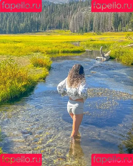 adventurewithalaska / alaskarenee Onlyfans Photo Gallery 