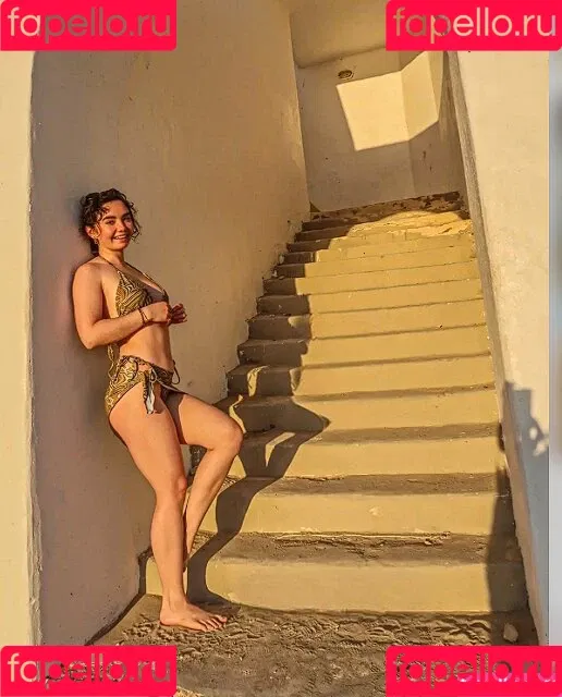 adventurewithalaska / alaskarenee Onlyfans Photo Gallery 