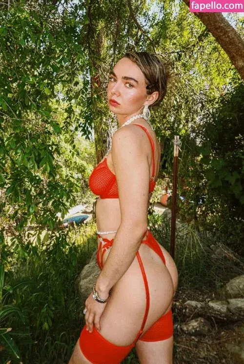 adventurewithalaska / alaskarenee Onlyfans Photo Gallery 