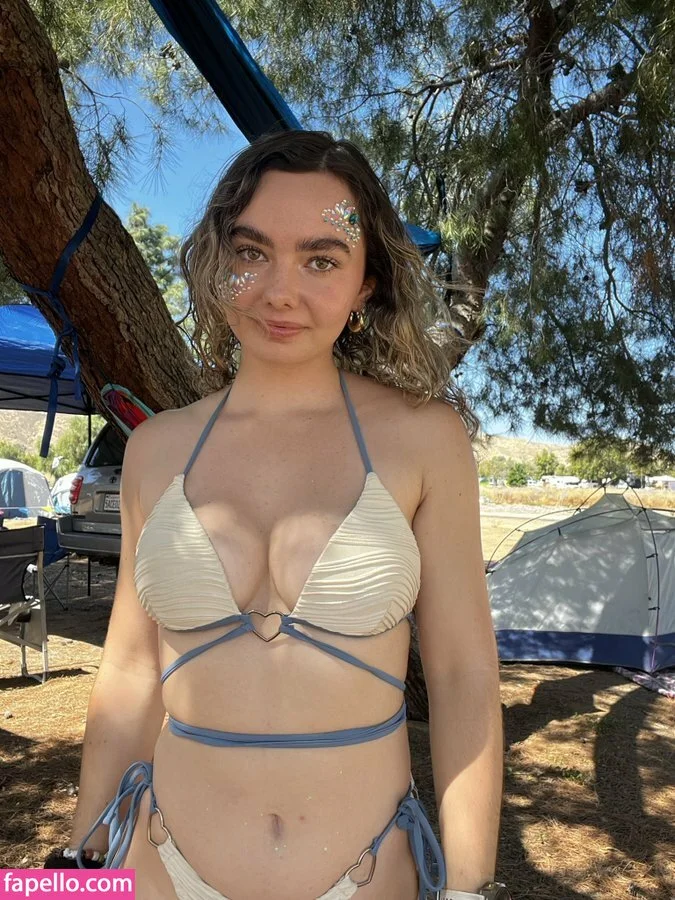 adventurewithalaska / alaskarenee Onlyfans Photo Gallery 