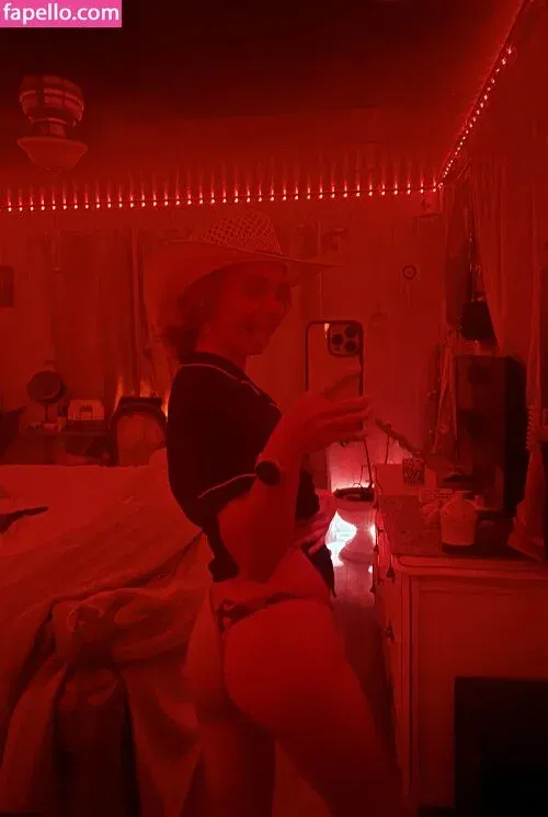 adventurewithalaska / alaskarenee Onlyfans Photo Gallery 