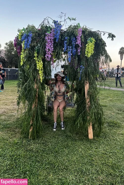 adventurewithalaska / alaskarenee Onlyfans Photo Gallery 