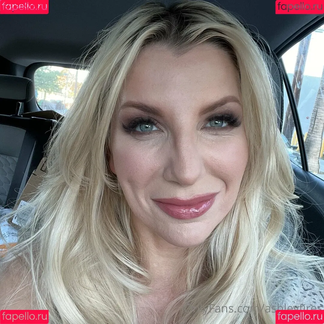 Ashley Fires / alternateashley / ashleyfires Onlyfans Photo Gallery 