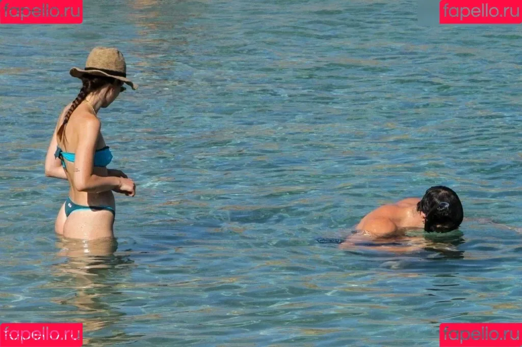 Aurora Ramazzotti / Michelle Hunziker's daughter / therealauroragram Onlyfans Photo Gallery 