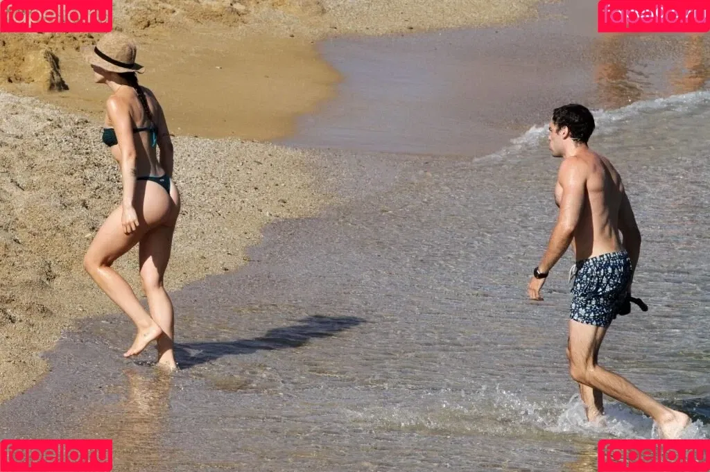 Aurora Ramazzotti / Michelle Hunziker's daughter / therealauroragram Onlyfans Photo Gallery 