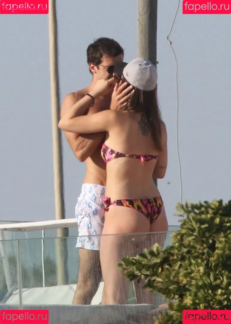 Aurora Ramazzotti / Michelle Hunziker's daughter / therealauroragram Onlyfans Photo Gallery 