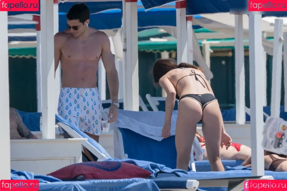 Aurora Ramazzotti / Michelle Hunziker's daughter / therealauroragram Onlyfans Photo Gallery 