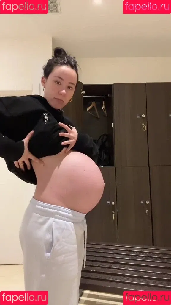 Aurora Ramazzotti / Michelle Hunziker's daughter / therealauroragram Onlyfans Photo Gallery 