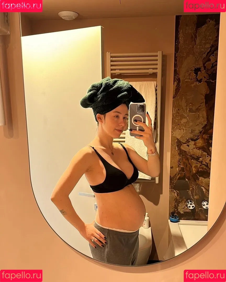 Aurora Ramazzotti / Michelle Hunziker's daughter / therealauroragram Onlyfans Photo Gallery 