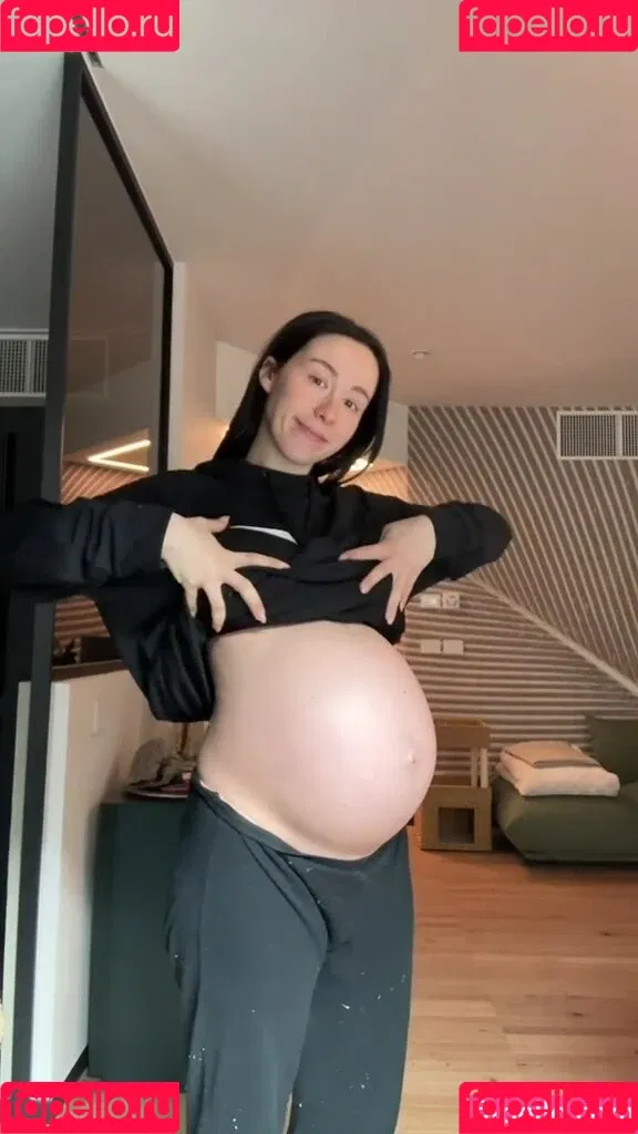 Aurora Ramazzotti / Michelle Hunziker's daughter / therealauroragram Onlyfans Photo Gallery 