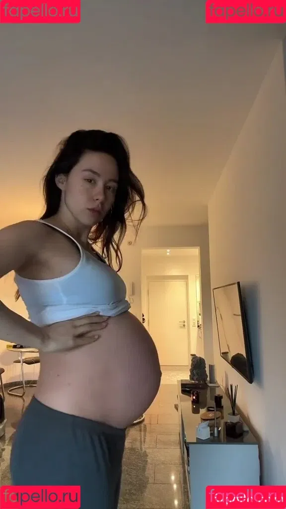 Aurora Ramazzotti / Michelle Hunziker's daughter / therealauroragram Onlyfans Photo Gallery 