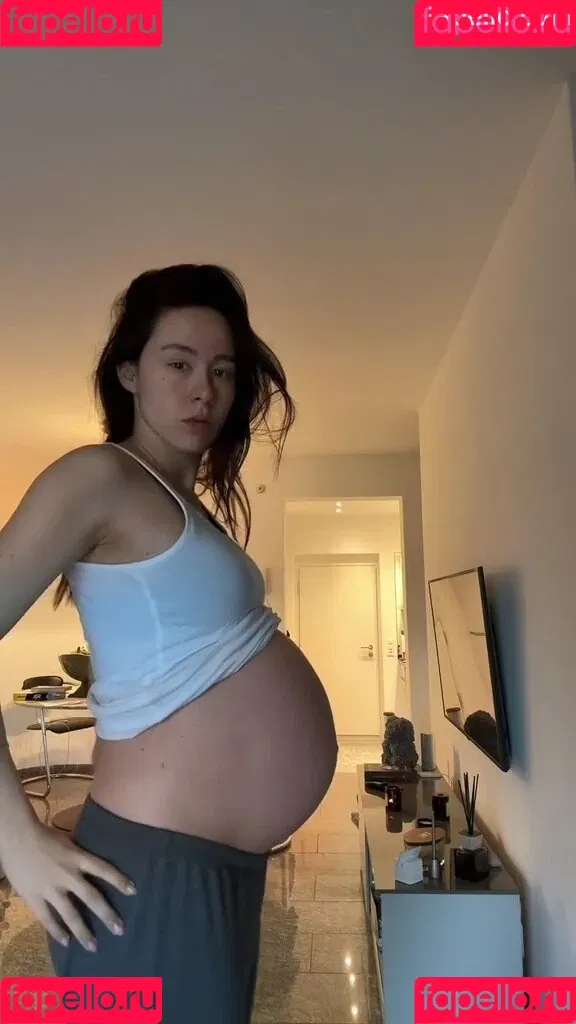 Aurora Ramazzotti / Michelle Hunziker's daughter / therealauroragram Onlyfans Photo Gallery 