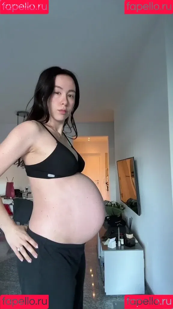 Aurora Ramazzotti / Michelle Hunziker's daughter / therealauroragram Onlyfans Photo Gallery 