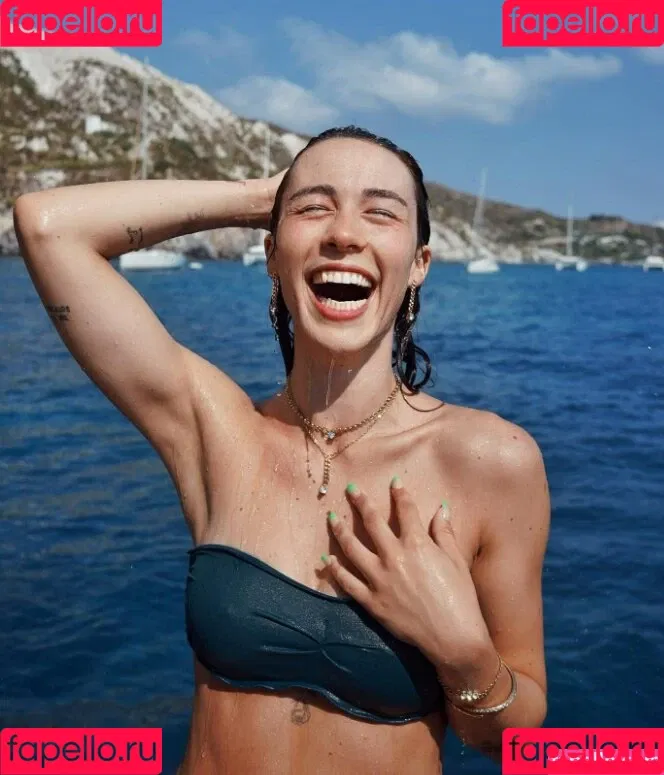 Aurora Ramazzotti / Michelle Hunziker's daughter / therealauroragram Onlyfans Photo Gallery 