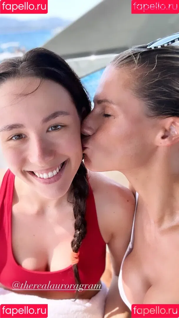 Aurora Ramazzotti / Michelle Hunziker's daughter / therealauroragram Onlyfans Photo Gallery 