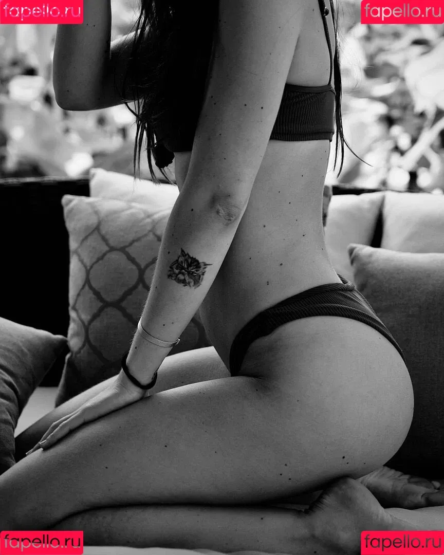 Aurora Ramazzotti / Michelle Hunziker's daughter / therealauroragram Onlyfans Photo Gallery 