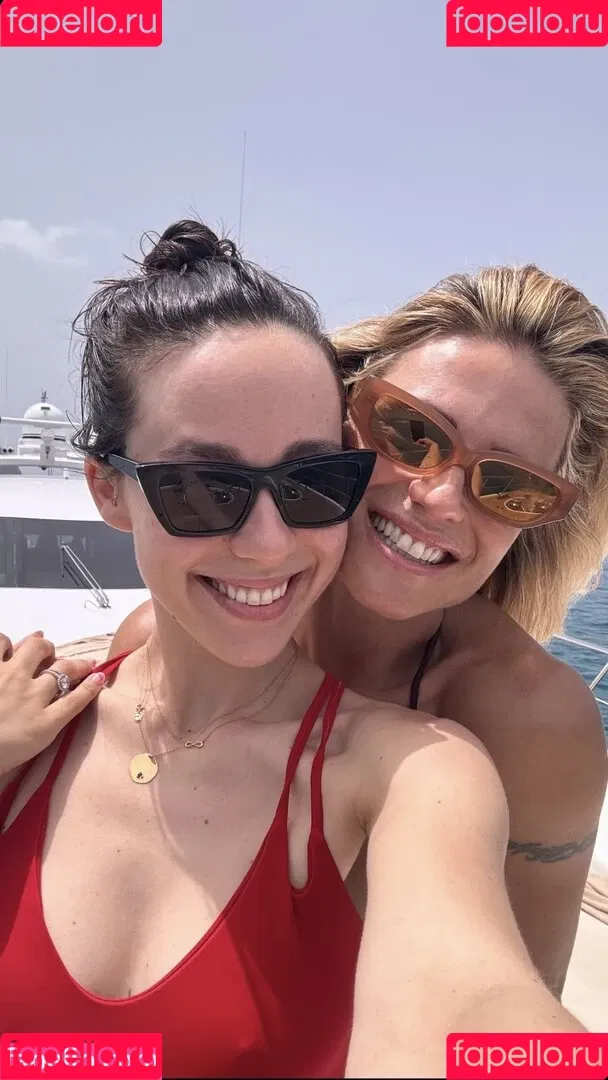 Aurora Ramazzotti / Michelle Hunziker's daughter / therealauroragram Onlyfans Photo Gallery 