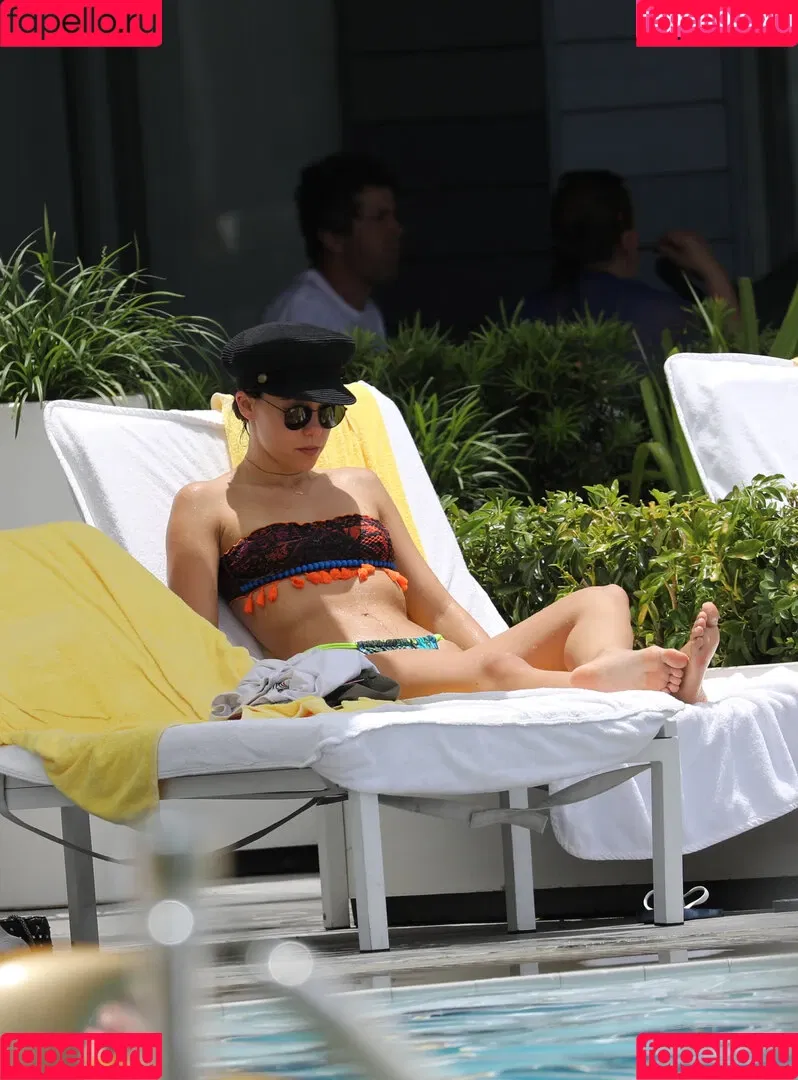 Aurora Ramazzotti / Michelle Hunziker's daughter / therealauroragram Onlyfans Photo Gallery 