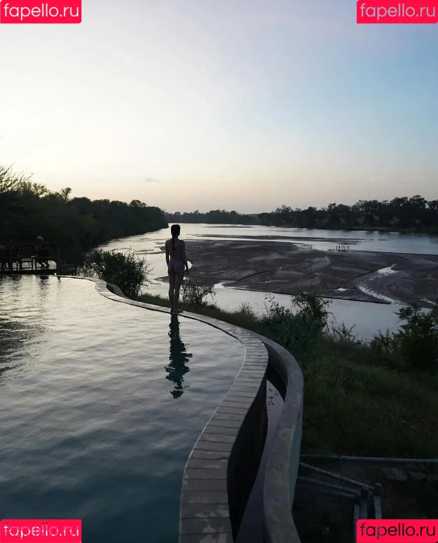 Aurora Ramazzotti / Michelle Hunziker's daughter / therealauroragram Onlyfans Photo Gallery 