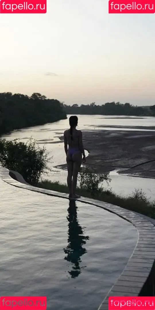 Aurora Ramazzotti / Michelle Hunziker's daughter / therealauroragram Onlyfans Photo Gallery 