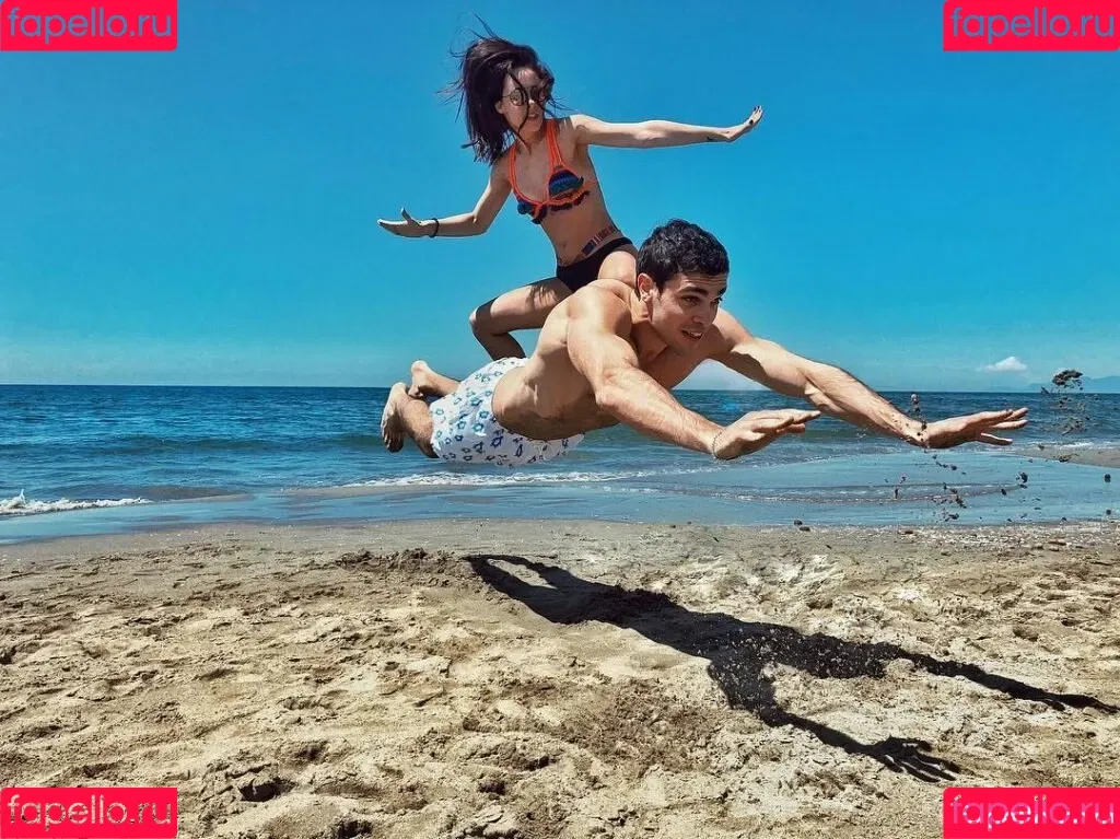 Aurora Ramazzotti / Michelle Hunziker's daughter / therealauroragram Onlyfans Photo Gallery 