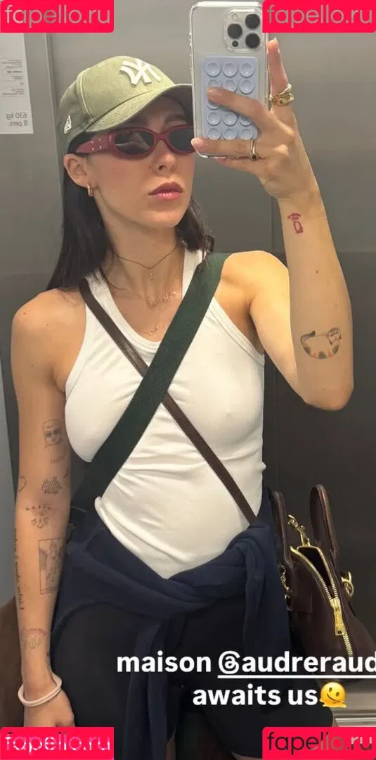 Aurora Ramazzotti / Michelle Hunziker's daughter / therealauroragram Onlyfans Photo Gallery 