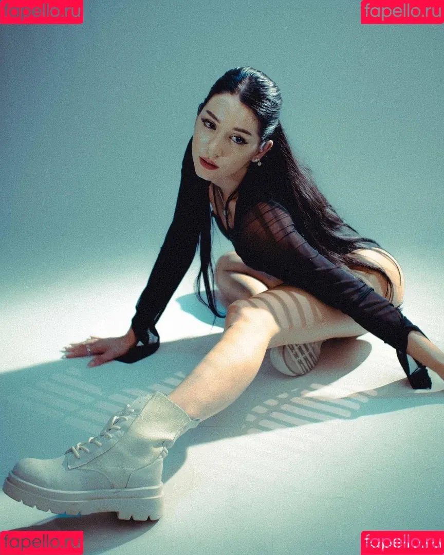 https: / mamiii111 / nami.lune / namimamilune Onlyfans Photo Gallery 