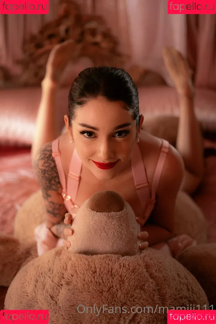 https: / mamiii111 / nami.lune / namimamilune Onlyfans Photo Gallery 