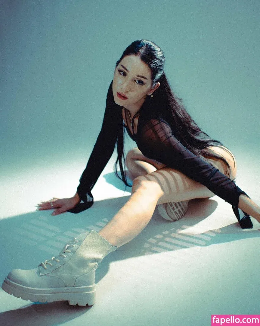 https: / mamiii111 / nami.lune / namimamilune Onlyfans Photo Gallery 