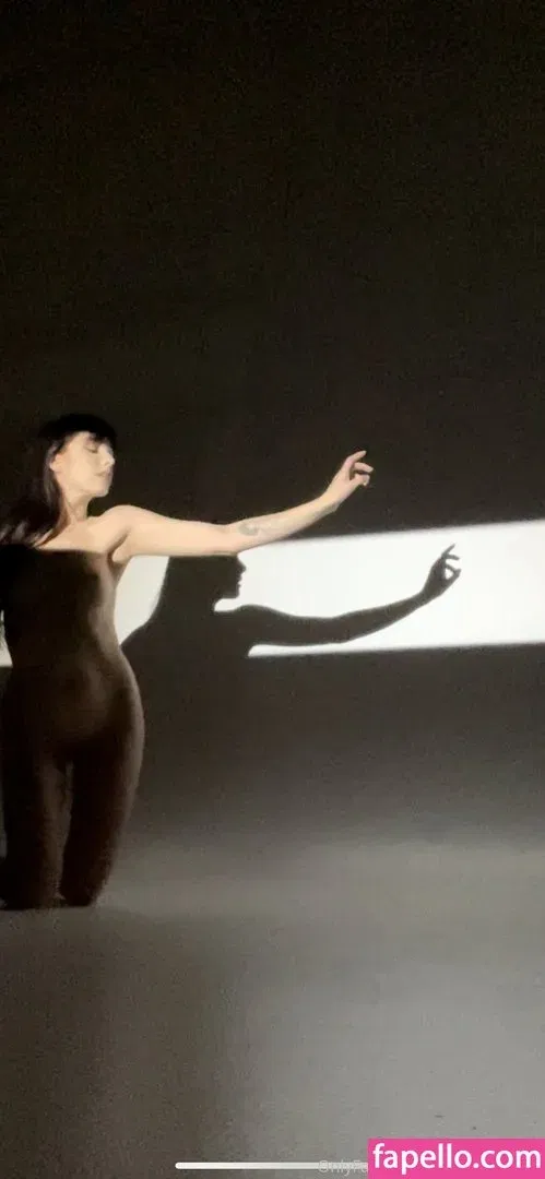 https: / mamiii111 / nami.lune / namimamilune Onlyfans Photo Gallery 