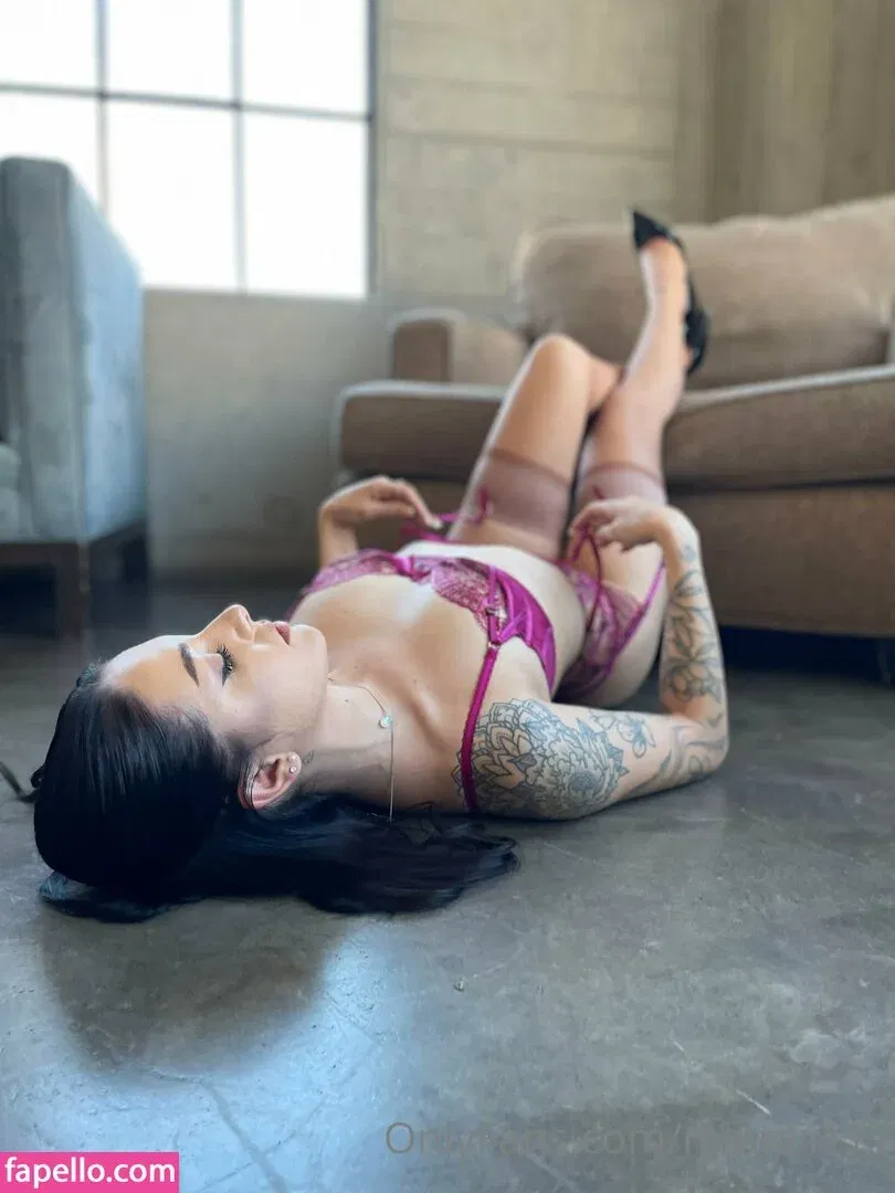 https: / mamiii111 / nami.lune / namimamilune Onlyfans Photo Gallery 