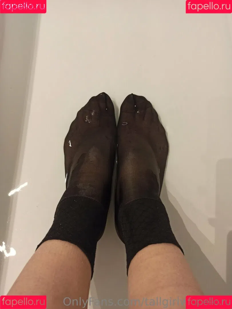 tallgirlsfanpage / tallgirlwithfeets Onlyfans Photo Gallery 